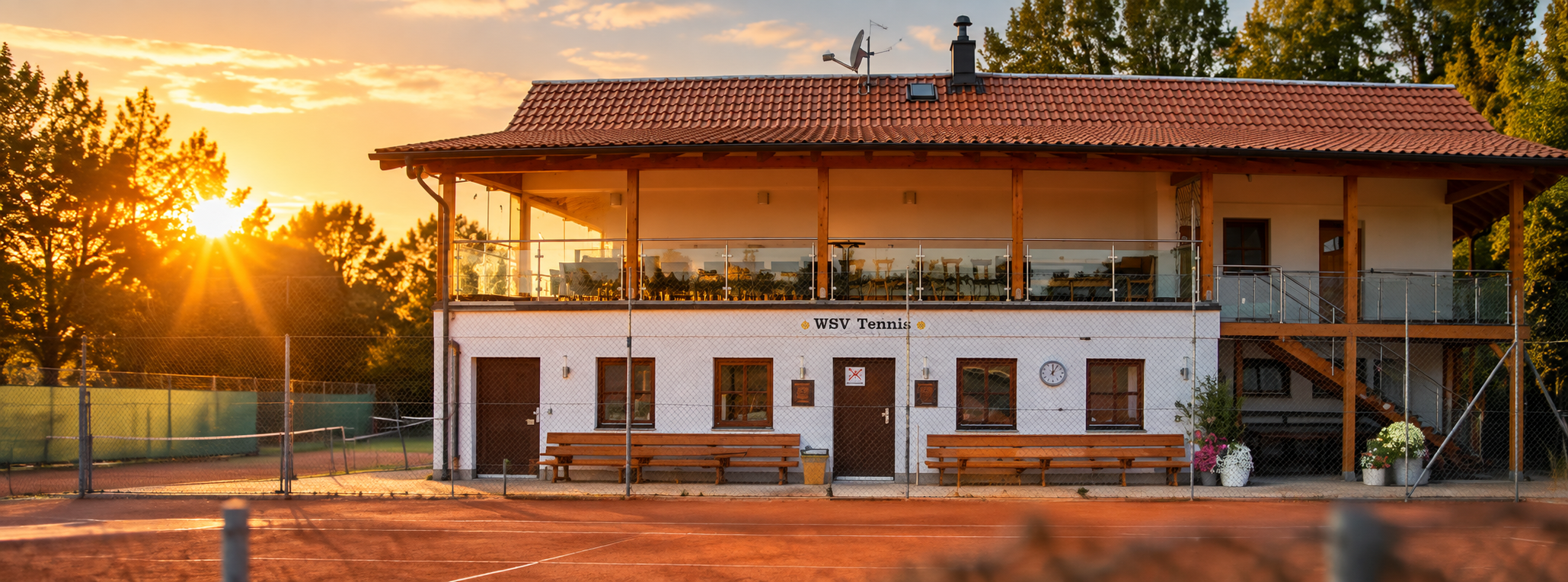 Tennisplatz vor dem Vereinsheim